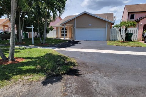 Casa en venta en Lauderhill, Florida, 4 dormitorios, 156.45 m2 № 2265588 - foto 21