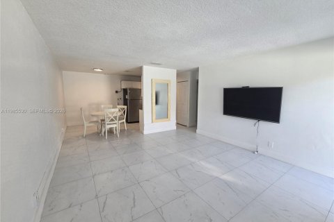 Condominio en alquiler en Lauderhill, Florida, 2 dormitorios, 77.02 m2 № 2047545 - foto 12
