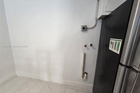 Condominio en alquiler en Lauderhill, Florida, 2 dormitorios, 77.02 m2 № 2047545 - foto 4