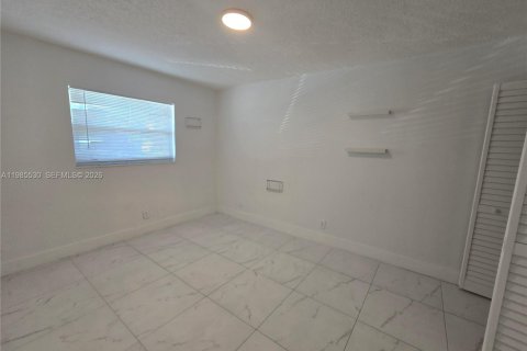 Condominio en alquiler en Lauderhill, Florida, 2 dormitorios, 77.02 m2 № 2047545 - foto 8