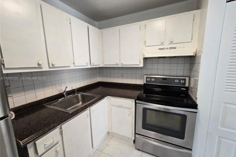 Condominio en Lauderhill, Florida, 2 dormitorios  № 2047545