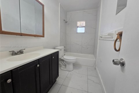 Condominio en alquiler en Lauderhill, Florida, 2 dormitorios, 77.02 m2 № 2047545 - foto 6