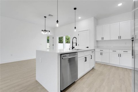 House in Kissimmee, Florida 4 bedrooms, 155.98 sq.m. № 1856599 - photo 13