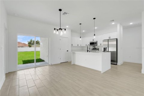 House in Kissimmee, Florida 4 bedrooms, 155.98 sq.m. № 1856599 - photo 8