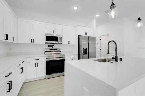 House in Kissimmee, Florida 4 bedrooms, 155.98 sq.m. № 1856599 - photo 12