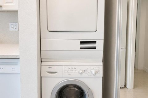 Купить кондоминиум в Лодердейл-бай-те-Си, Флорида 3 комнаты, 116.13м2, № 2260183 - фото 20