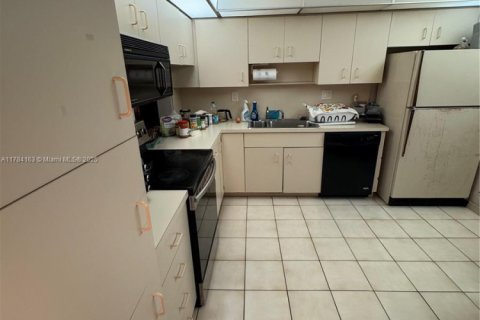 Купить кондоминиум в Тамарак, Флорида 2 спальни, 117.99м2, № 1865393 - фото 10