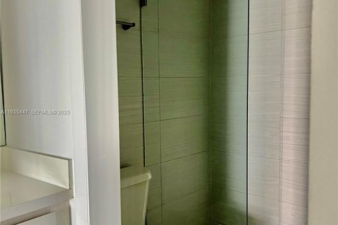 Apartamento en alquiler en Miami, Florida, 1 dormitorio, 4424.38 m2 № 1993675 - foto 15