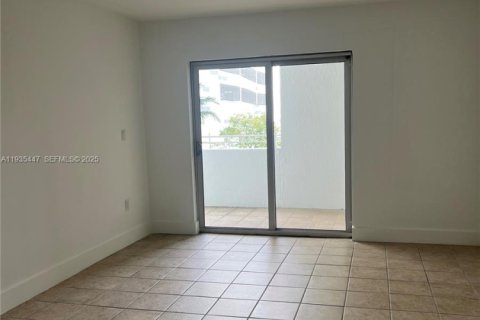 Apartamento en alquiler en Miami, Florida, 1 dormitorio, 4424.38 m2 № 1993675 - foto 12