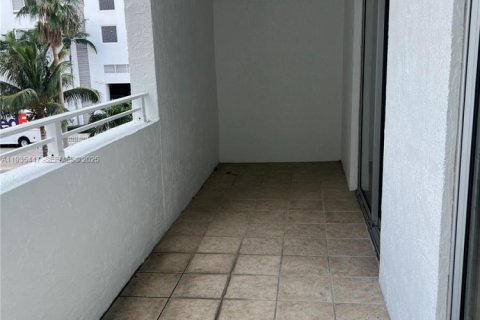 Apartamento en alquiler en Miami, Florida, 1 dormitorio, 4424.38 m2 № 1993675 - foto 11
