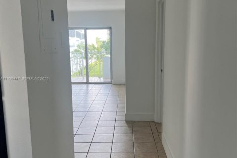 Apartamento en alquiler en Miami, Florida, 1 dormitorio, 4424.38 m2 № 1993675 - foto 5