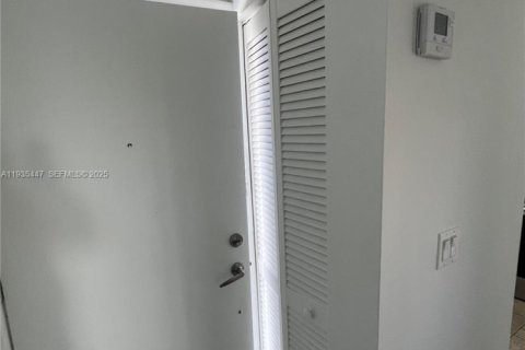 Apartamento en alquiler en Miami, Florida, 1 dormitorio, 4424.38 m2 № 1993675 - foto 7