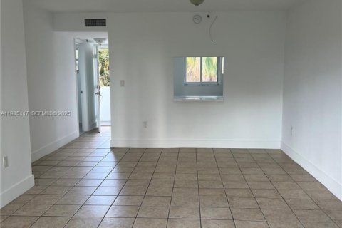 Apartamento en alquiler en Miami, Florida, 1 dormitorio, 4424.38 m2 № 1993675 - foto 10