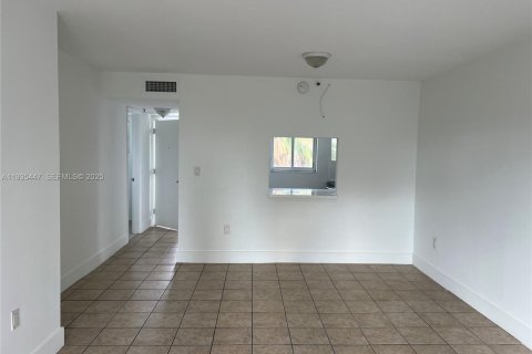 Apartamento en alquiler en Miami, Florida, 1 dormitorio, 4424.38 m2 № 1993675 - foto 6
