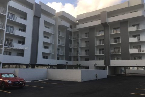 Apartamento en alquiler en Miami, Florida, 1 dormitorio, 4424.38 m2 № 1993675 - foto 2