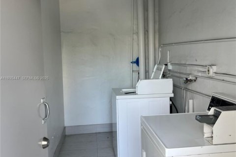 Apartamento en alquiler en Miami, Florida, 1 dormitorio, 4424.38 m2 № 1993675 - foto 4