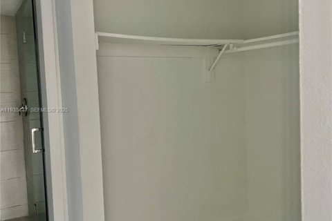 Apartamento en alquiler en Miami, Florida, 1 dormitorio, 4424.38 m2 № 1993675 - foto 16