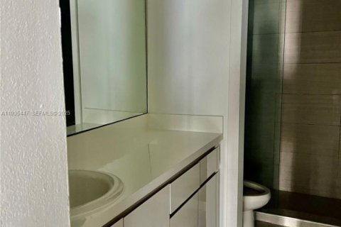 Apartamento en alquiler en Miami, Florida, 1 dormitorio, 4424.38 m2 № 1993675 - foto 17