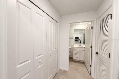 Touwnhouse à louer à Venice, Floride: 2 chambres, 125.88 m2 № 2398799 - photo 12