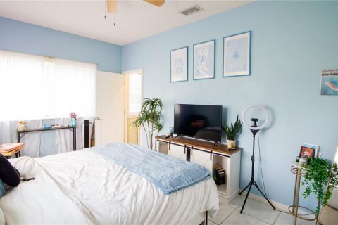House in Seminole, Florida 3 bedrooms, 229.65 sq.m. № 1771633 - photo 9