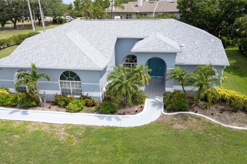 House in Seminole, Florida 3 bedrooms, 229.65 sq.m. № 1771633 - photo 3