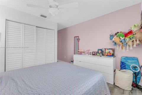 House in Homestead, Florida 4 bedrooms, 212 sq.m. № 1784034 - photo 27