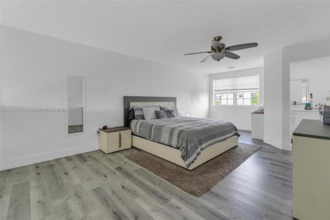 House in Homestead, Florida 4 bedrooms, 212 sq.m. № 1784034 - photo 21