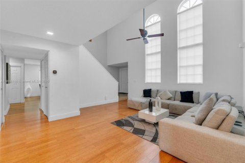 House in Homestead, Florida 4 bedrooms, 212 sq.m. № 1784034 - photo 7