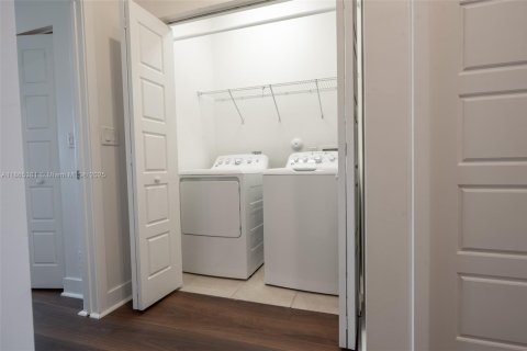 Adosado en venta en Miami Lakes, Florida, 3 dormitorios, 157.19 m2 № 1892930 - foto 25