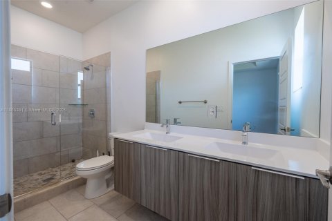 Adosado en venta en Miami Lakes, Florida, 3 dormitorios, 157.19 m2 № 1892930 - foto 21