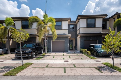 Adosado en venta en Miami Lakes, Florida, 3 dormitorios, 157.19 m2 № 1892930 - foto 4