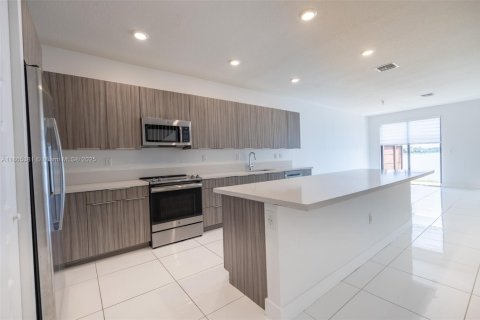 Adosado en venta en Miami Lakes, Florida, 3 dormitorios, 157.19 m2 № 1892930 - foto 8