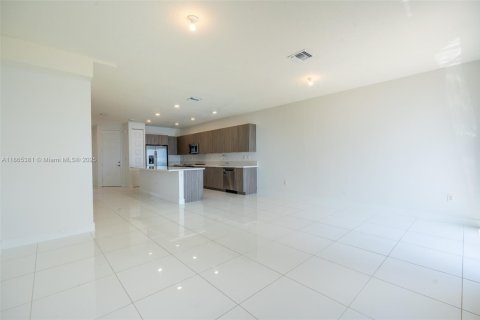 Adosado en venta en Miami Lakes, Florida, 3 dormitorios, 157.19 m2 № 1892930 - foto 15