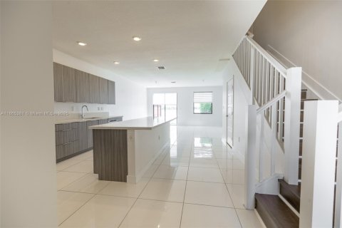 Adosado en venta en Miami Lakes, Florida, 3 dormitorios, 157.19 m2 № 1892930 - foto 7