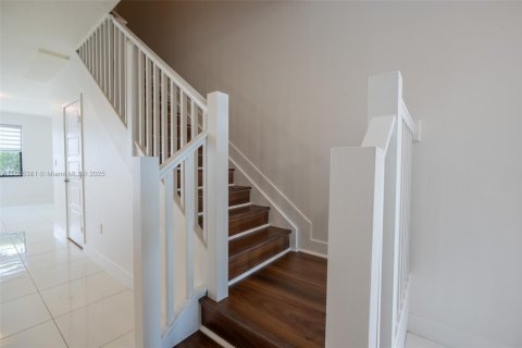 Adosado en venta en Miami Lakes, Florida, 3 dormitorios, 157.19 m2 № 1892930 - foto 17