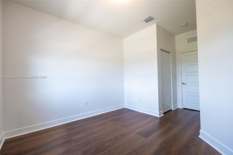 Adosado en venta en Miami Lakes, Florida, 3 dormitorios, 157.19 m2 № 1892930 - foto 29