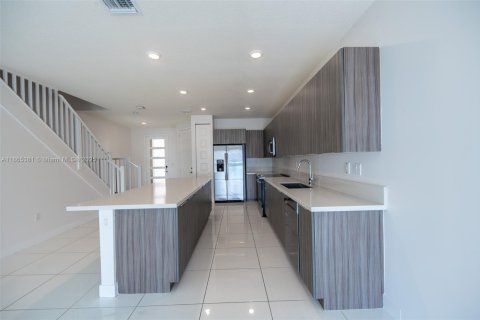 Adosado en venta en Miami Lakes, Florida, 3 dormitorios, 157.19 m2 № 1892930 - foto 10