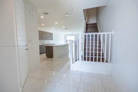 Adosado en venta en Miami Lakes, Florida, 3 dormitorios, 157.19 m2 № 1892930 - foto 6