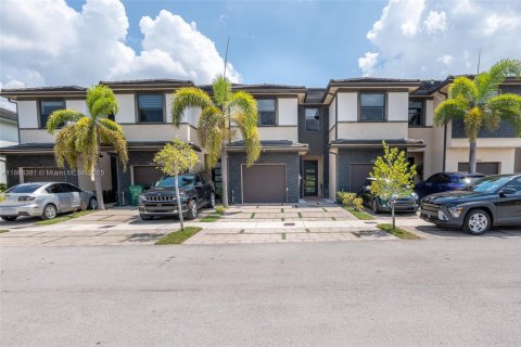 Adosado en venta en Miami Lakes, Florida, 3 dormitorios, 157.19 m2 № 1892930 - foto 3