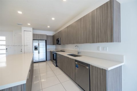 Adosado en venta en Miami Lakes, Florida, 3 dormitorios, 157.19 m2 № 1892930 - foto 11