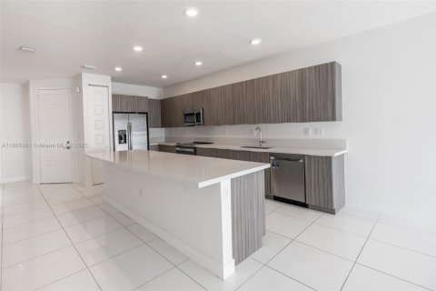 Adosado en venta en Miami Lakes, Florida, 3 dormitorios, 157.19 m2 № 1892930 - foto 12