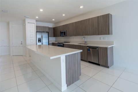 Adosado en venta en Miami Lakes, Florida, 3 dormitorios, 157.19 m2 № 1892930 - foto 9