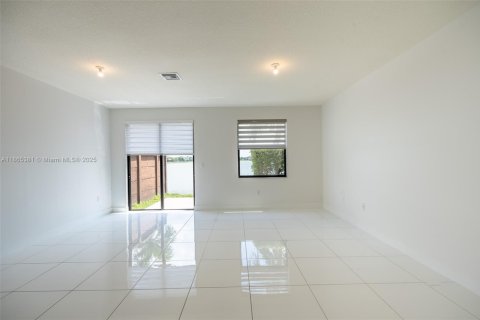 Adosado en venta en Miami Lakes, Florida, 3 dormitorios, 157.19 m2 № 1892930 - foto 13