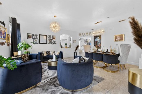 Casa en venta en Orange City, Florida, 5 dormitorios, 284.19 m2 № 2104743 - foto 5