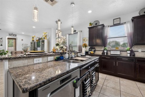Casa en venta en Orange City, Florida, 5 dormitorios, 284.19 m2 № 2104743 - foto 10