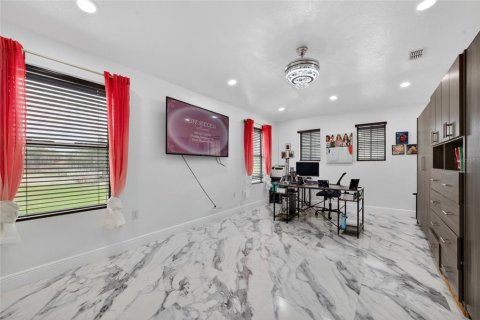 Casa en venta en Orange City, Florida, 5 dormitorios, 284.19 m2 № 2104743 - foto 26