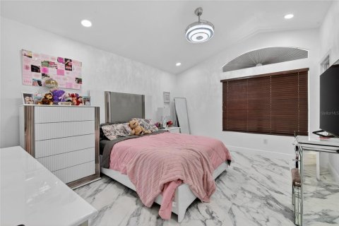 Casa en venta en Orange City, Florida, 5 dormitorios, 284.19 m2 № 2104743 - foto 20