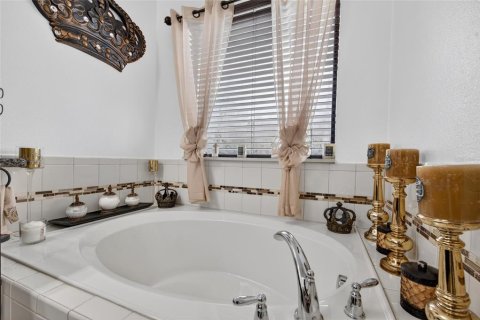 Casa en venta en Orange City, Florida, 5 dormitorios, 284.19 m2 № 2104743 - foto 17