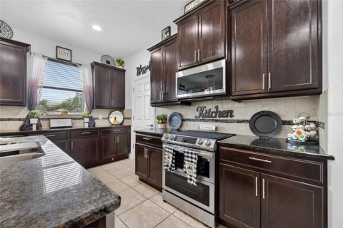 Casa en venta en Orange City, Florida, 5 dormitorios, 284.19 m2 № 2104743 - foto 9