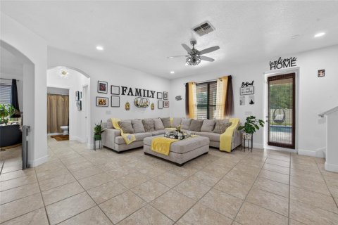 Casa en venta en Orange City, Florida, 5 dormitorios, 284.19 m2 № 2104743 - foto 12